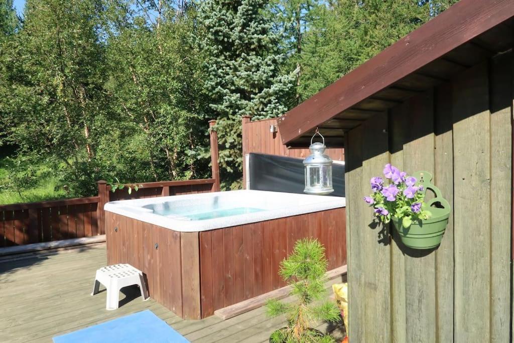 Cottage With Hot Tub In Beautiful Surroundings Hroarsstathir Exterior photo