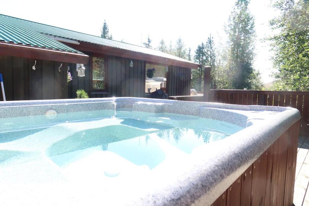 Cottage With Hot Tub In Beautiful Surroundings Hroarsstathir Exterior photo