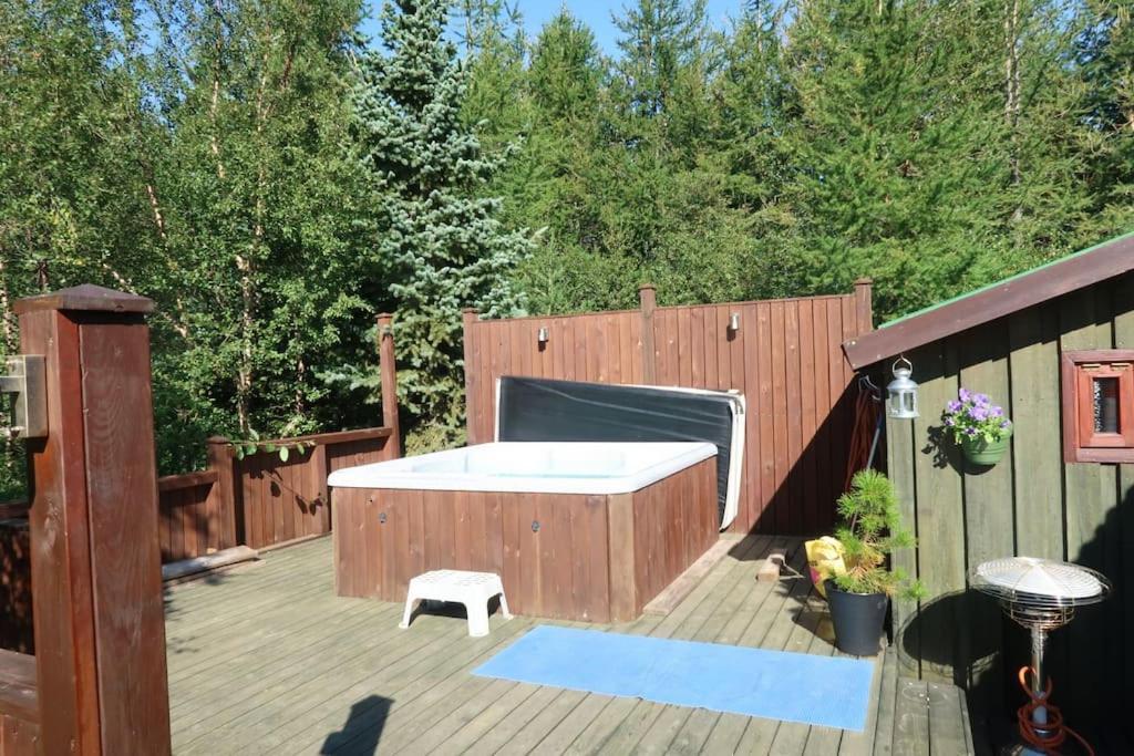 Cottage With Hot Tub In Beautiful Surroundings Hroarsstathir Exterior photo